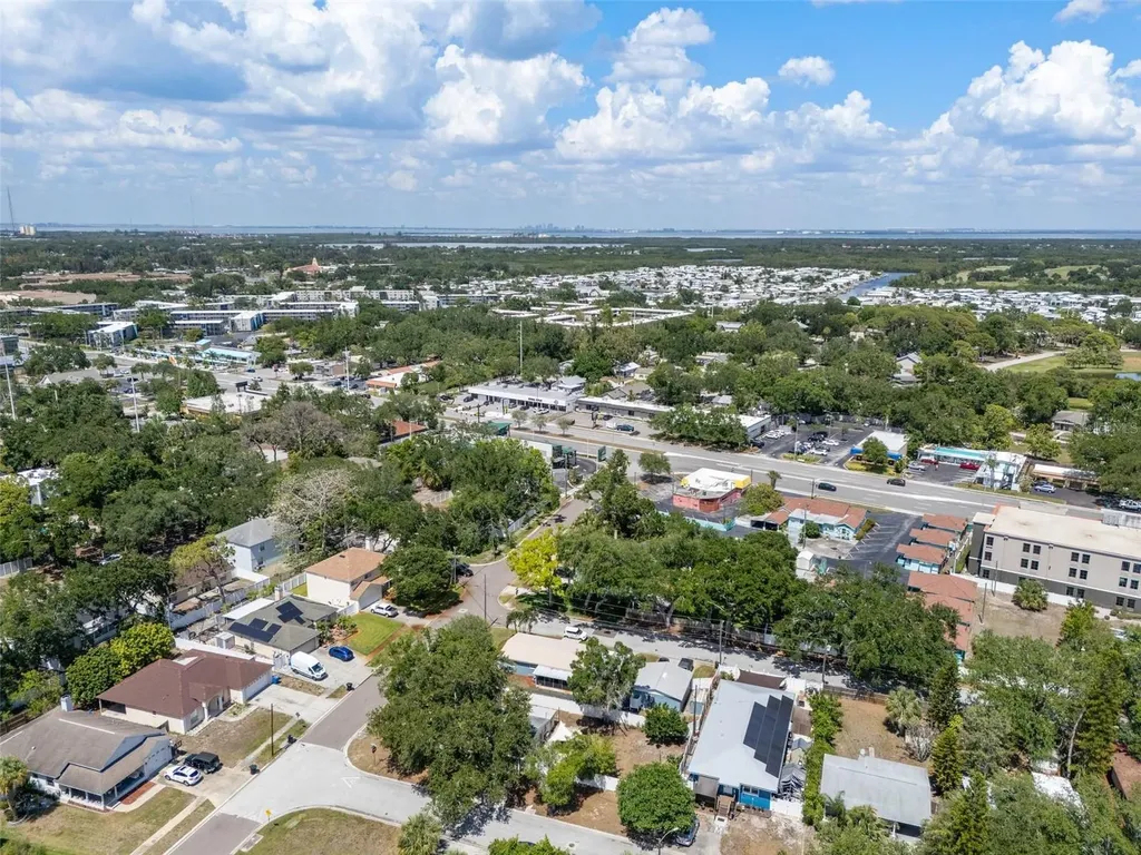6737 Laurel Street N St Petersburg FL 33702