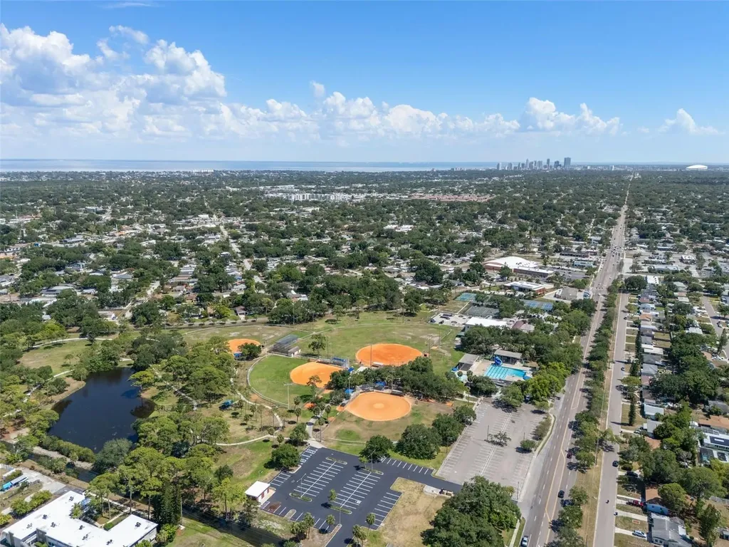 6737 Laurel Street N St Petersburg FL 33702