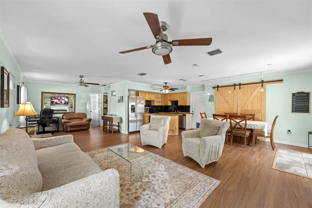6737 Laurel Street N St Petersburg FL 33702