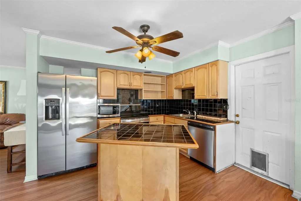 6737 Laurel Street N St Petersburg FL 33702