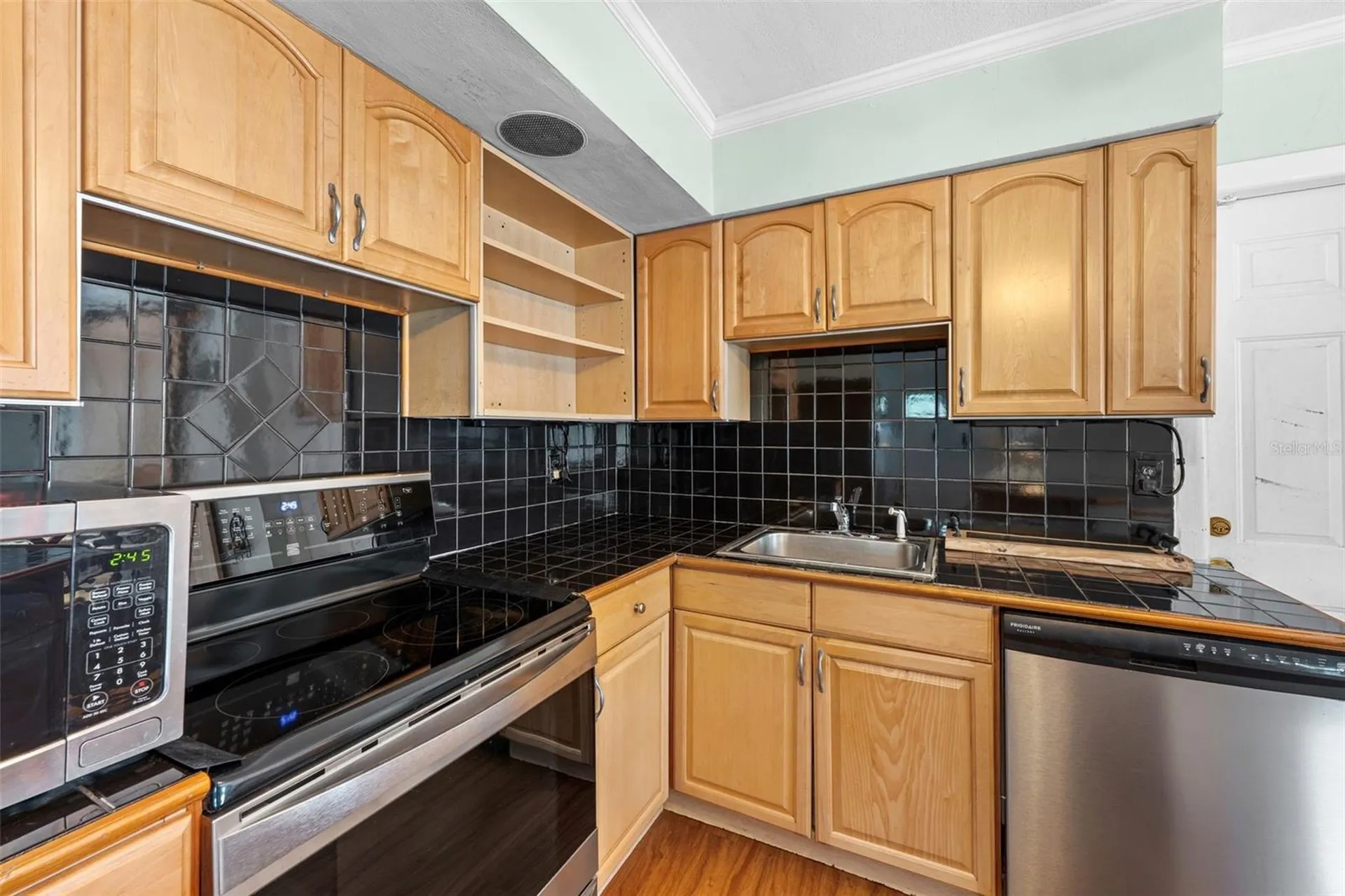 6737 Laurel Street N St Petersburg FL 33702