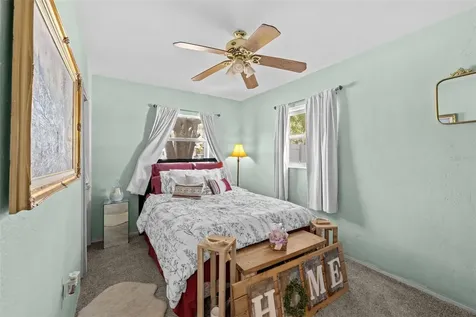 6737 Laurel Street N St Petersburg FL 33702