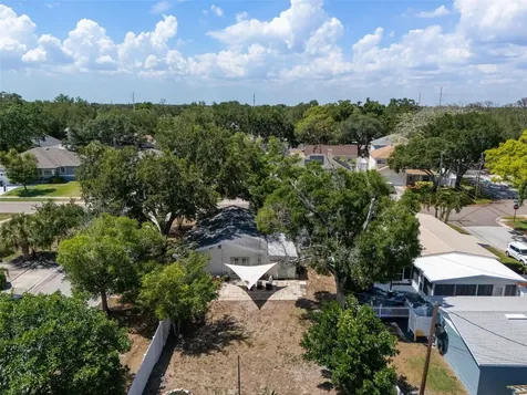 6737 Laurel Street N St Petersburg FL 33702