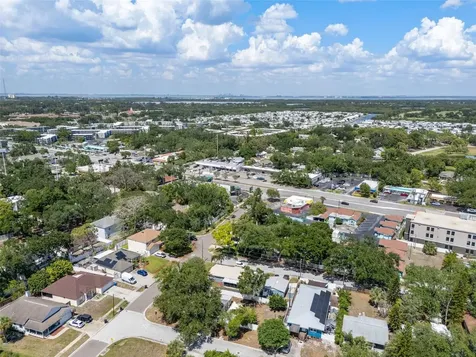 6737 Laurel Street N St Petersburg FL 33702