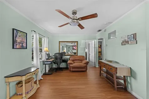 6737 Laurel Street N St Petersburg FL 33702