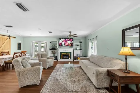 6737 Laurel Street N St Petersburg FL 33702