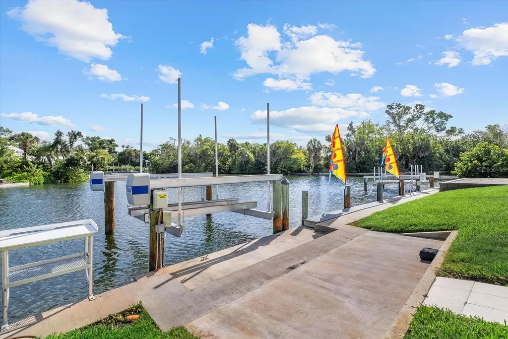 813 Idlewild Way Sarasota FL 34242