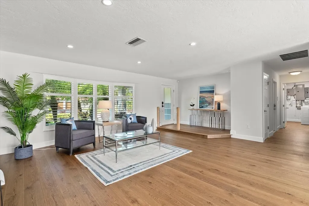 813 Idlewild Way Sarasota FL 34242