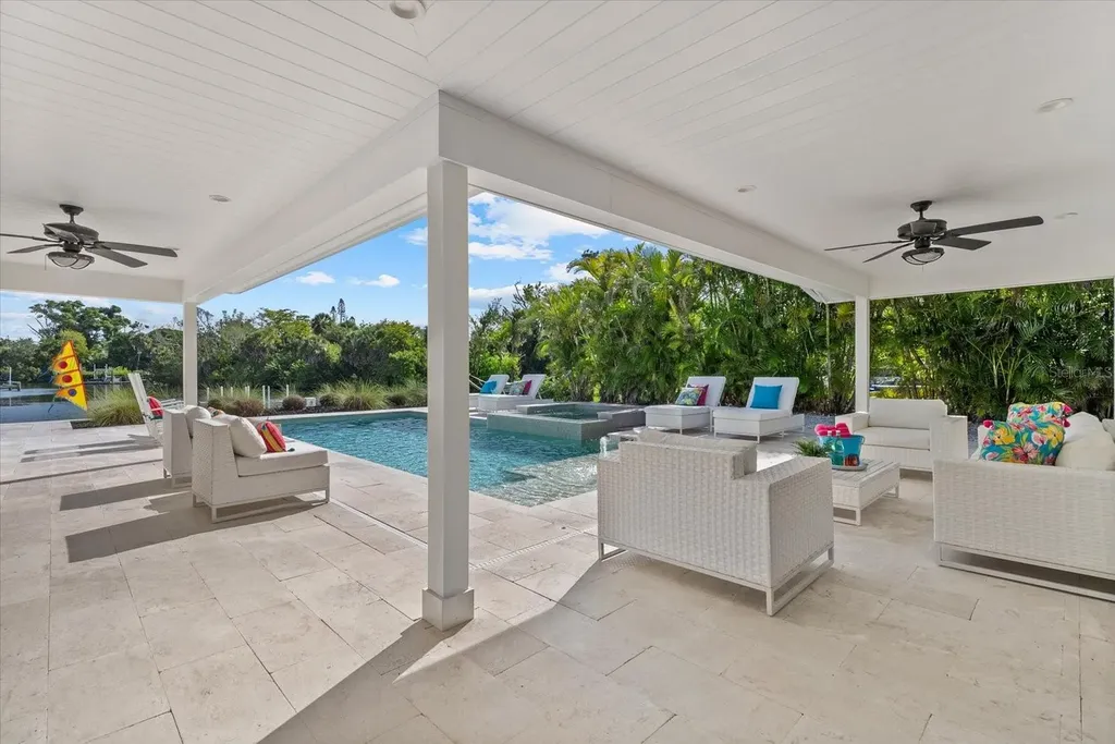813 Idlewild Way Sarasota FL 34242