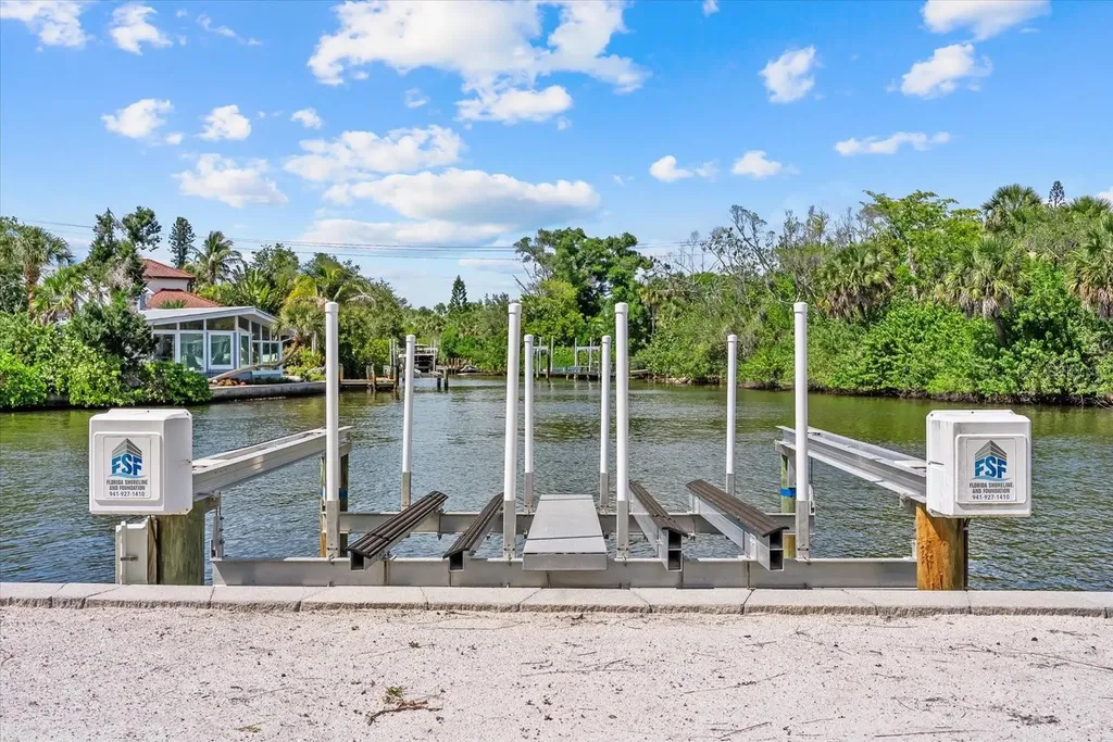 813 Idlewild Way Sarasota FL 34242