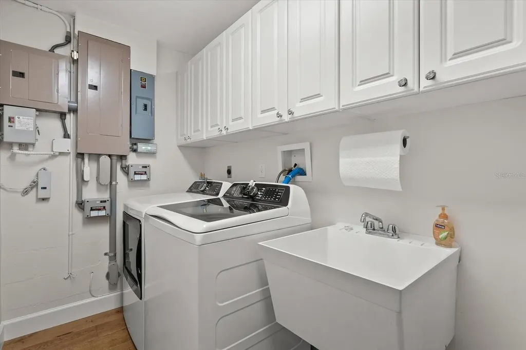 813 Idlewild Way Sarasota FL 34242