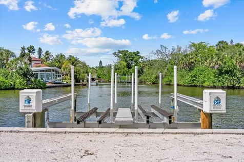 813 Idlewild Way Sarasota FL 34242