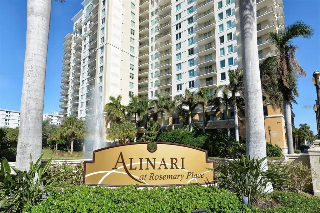 800 N Tamiami Trail Sarasota FL 34236