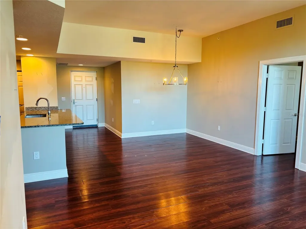 800 N Tamiami Trail Sarasota FL 34236