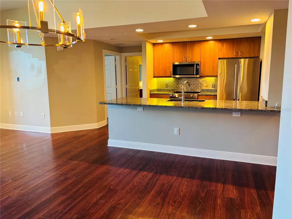 800 N Tamiami Trail Sarasota FL 34236