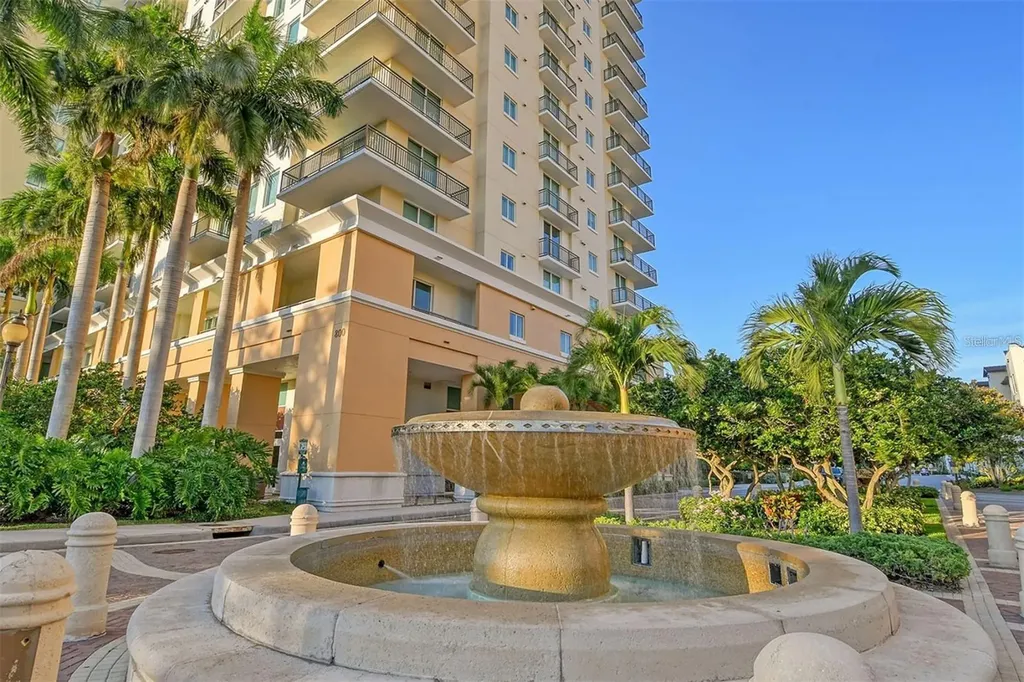 800 N Tamiami Trail Sarasota FL 34236