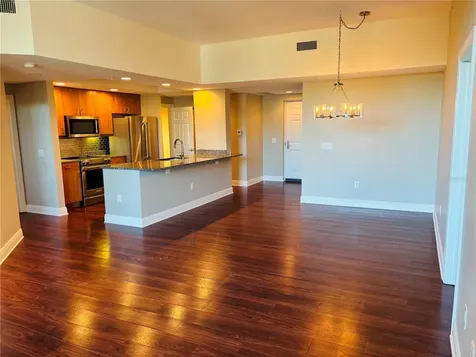 800 N Tamiami Trail Sarasota FL 34236
