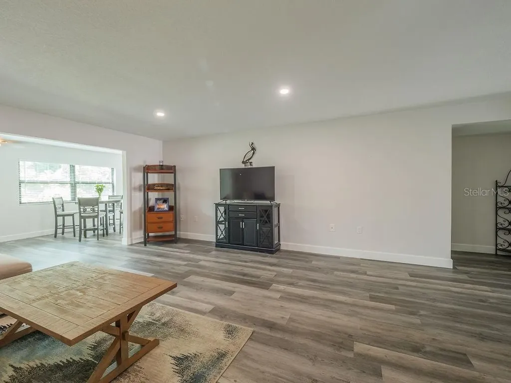 193 Pineneedle Drive Bradenton FL 34210