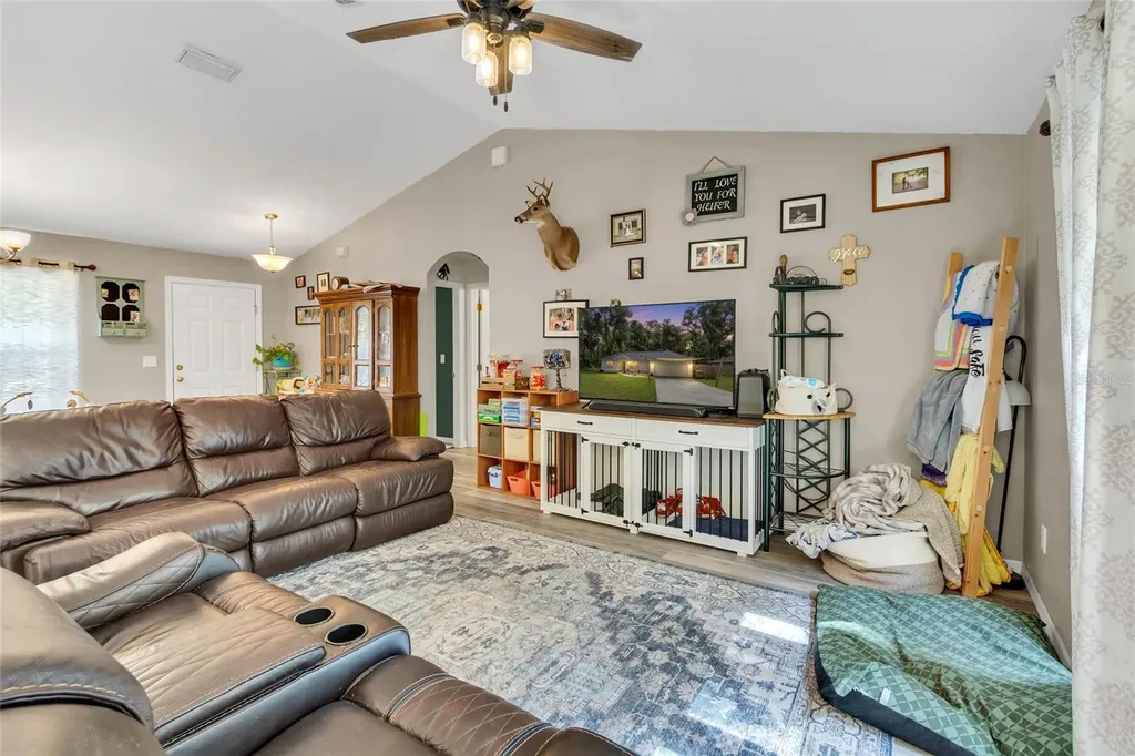 9 Sequoia Loop Lane Ocklawaha FL 32179