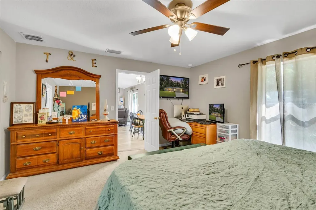 9 Sequoia Loop Lane Ocklawaha FL 32179