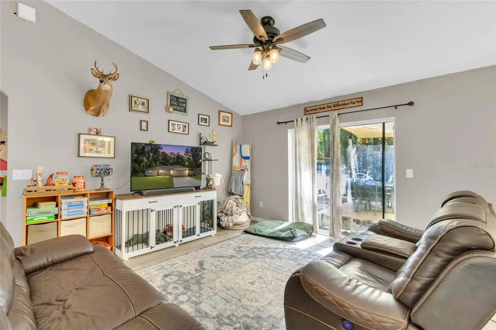 9 Sequoia Loop Lane Ocklawaha FL 32179