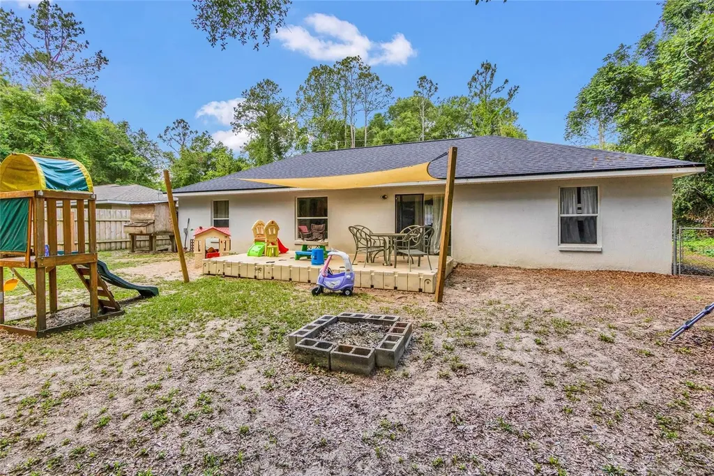 9 Sequoia Loop Lane Ocklawaha FL 32179