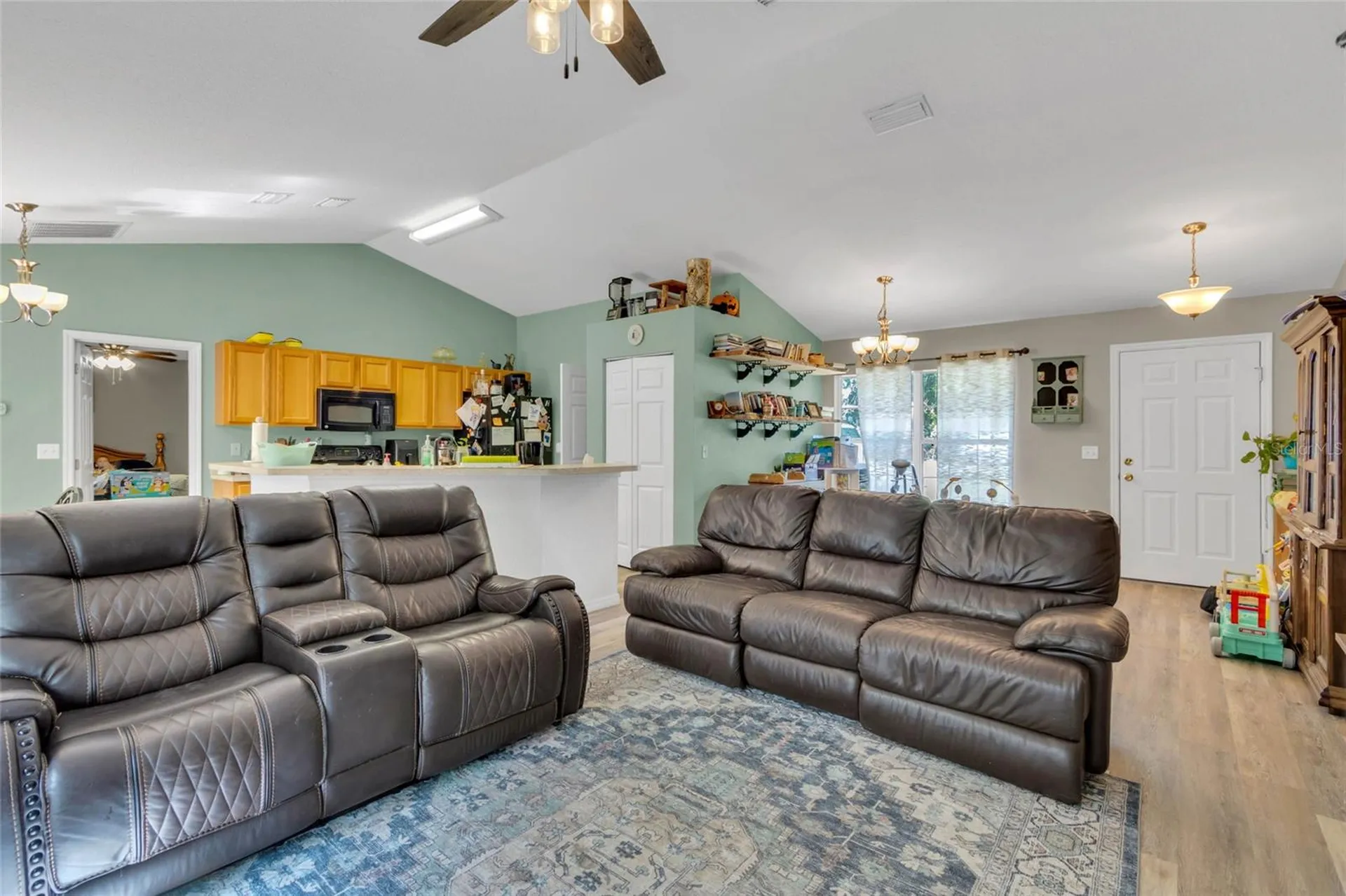9 Sequoia Loop Lane Ocklawaha FL 32179