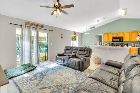 9 Sequoia Loop Lane Ocklawaha FL 32179