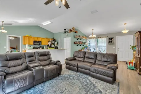 9 Sequoia Loop Lane Ocklawaha FL 32179