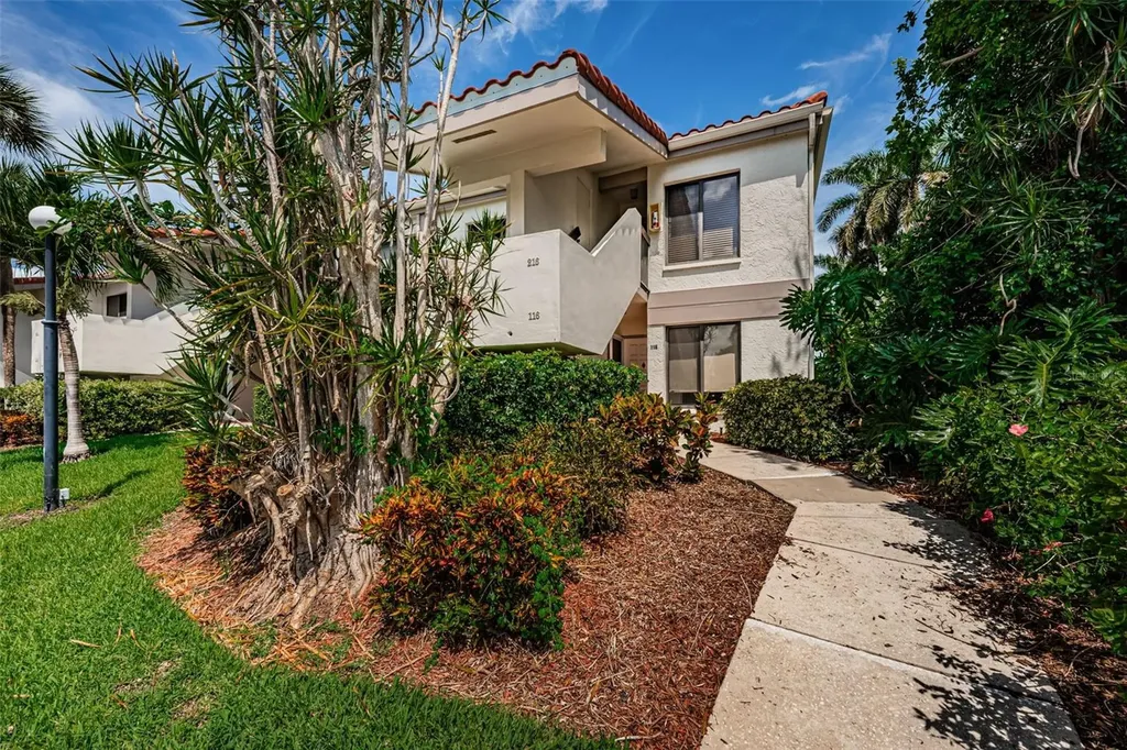 6273 Bahia Del Mar Boulevard St Petersburg FL 33715
