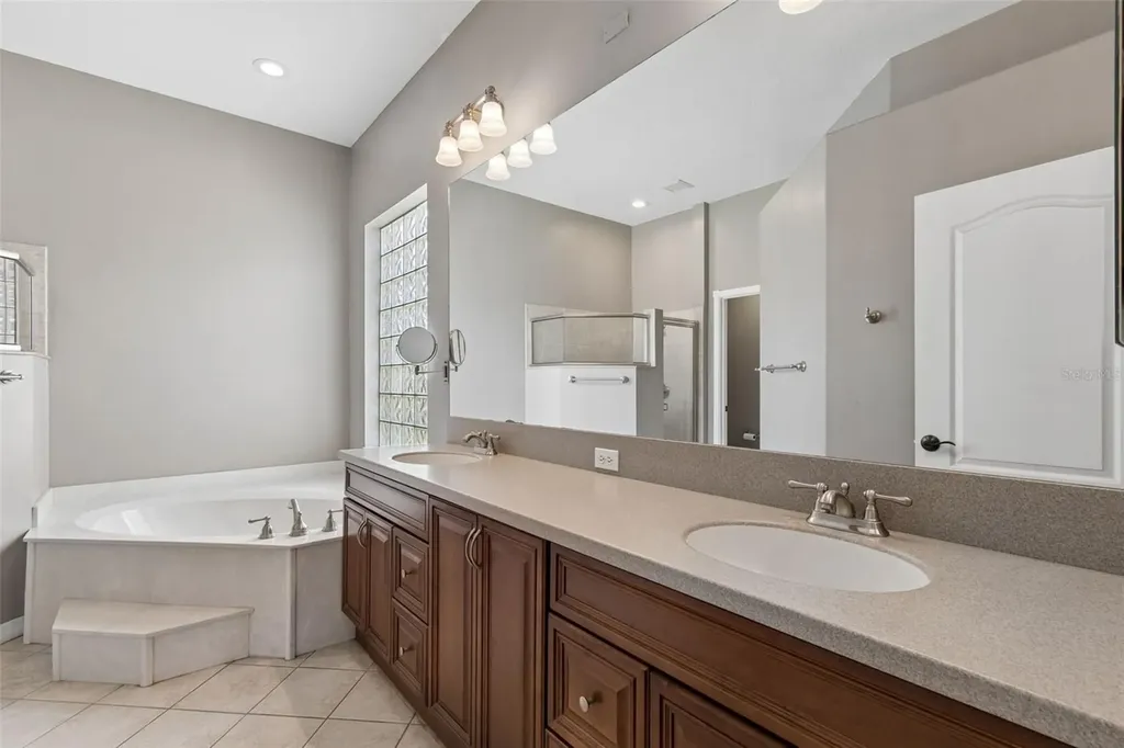 8604 Brookway Circle Tampa FL 33635