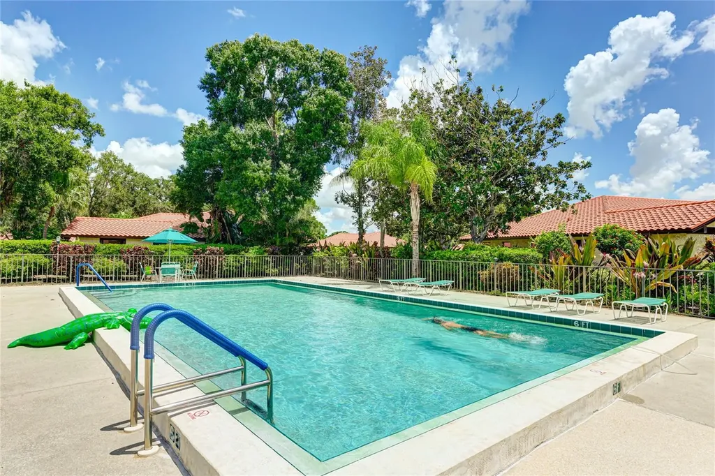 5590 Golf Pointe Drive Sarasota FL 34243