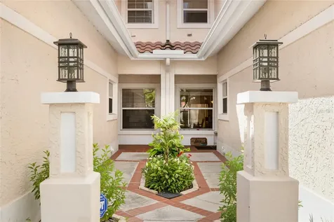 5590 Golf Pointe Drive Sarasota FL 34243