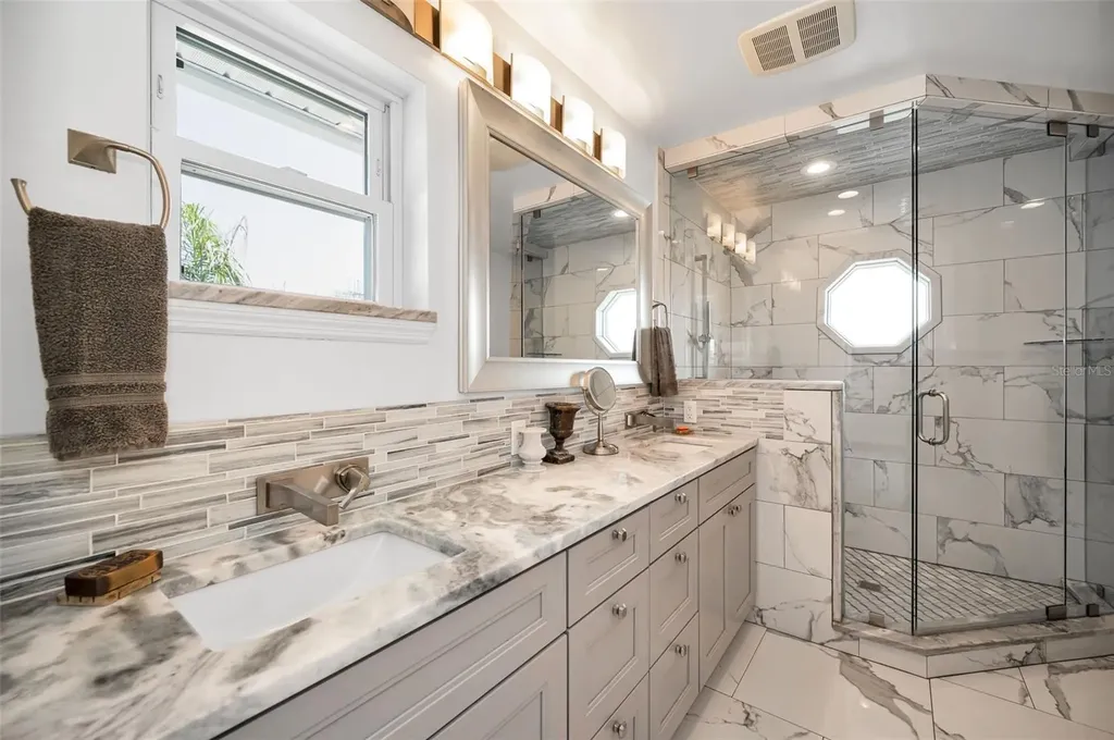 1620 Sea Breeze Drive Tarpon Springs FL 34689
