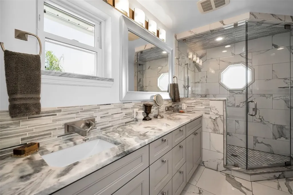 1620 Sea Breeze Drive Tarpon Springs FL 34689