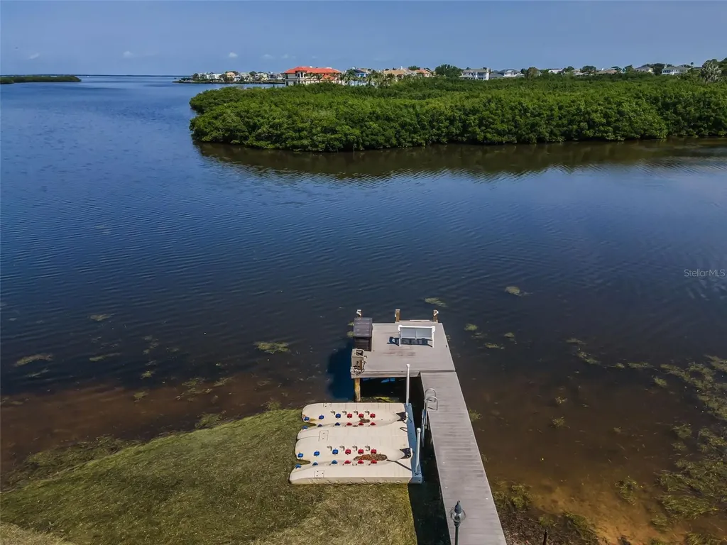 1620 Sea Breeze Drive Tarpon Springs FL 34689