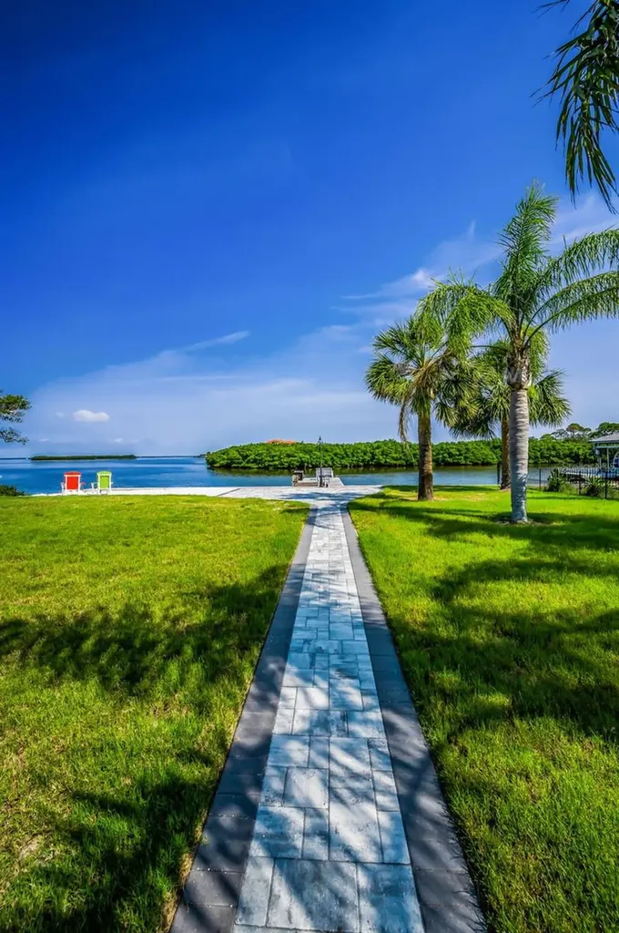 1620 Sea Breeze Drive Tarpon Springs FL 34689