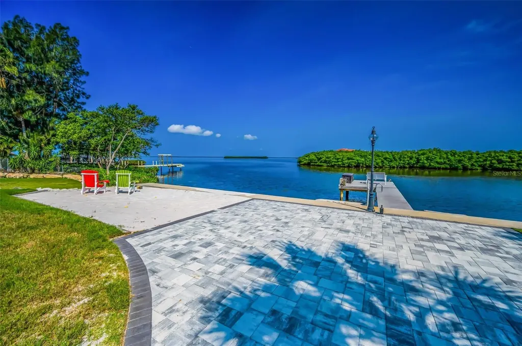 1620 Sea Breeze Drive Tarpon Springs FL 34689