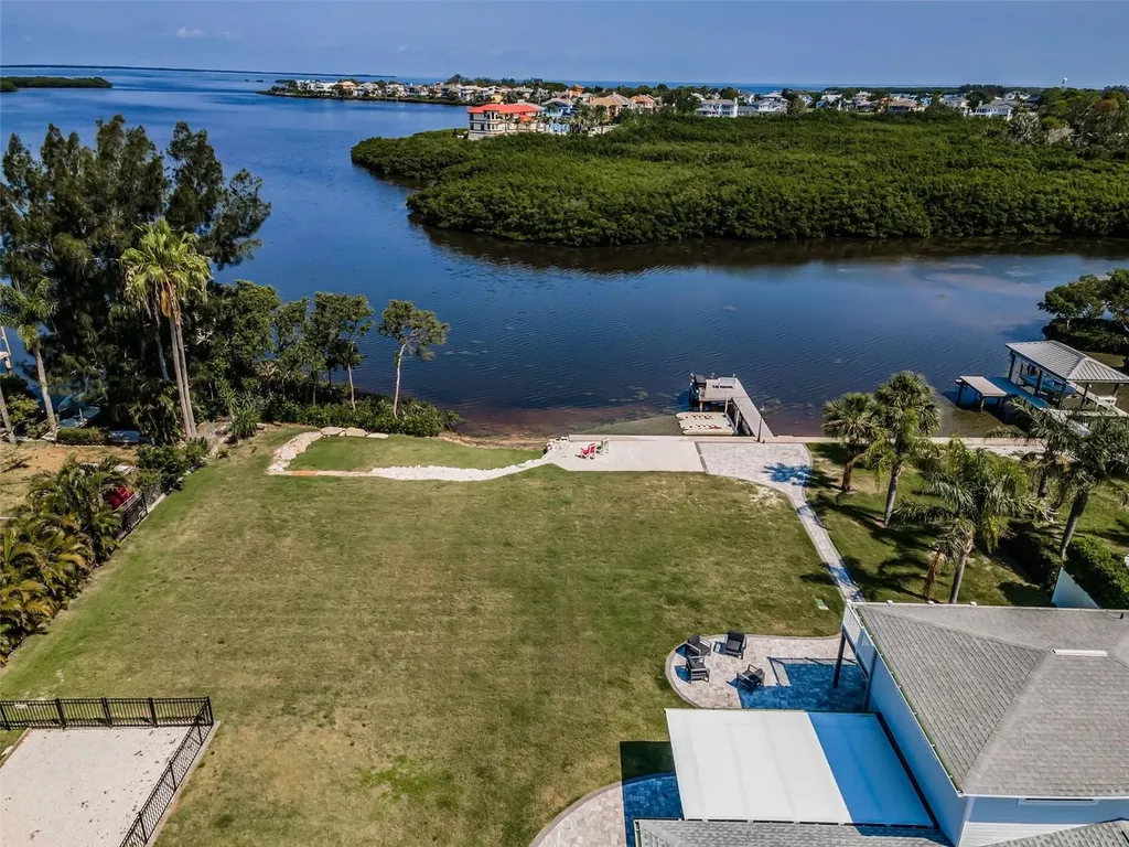 1620 Sea Breeze Drive Tarpon Springs FL 34689