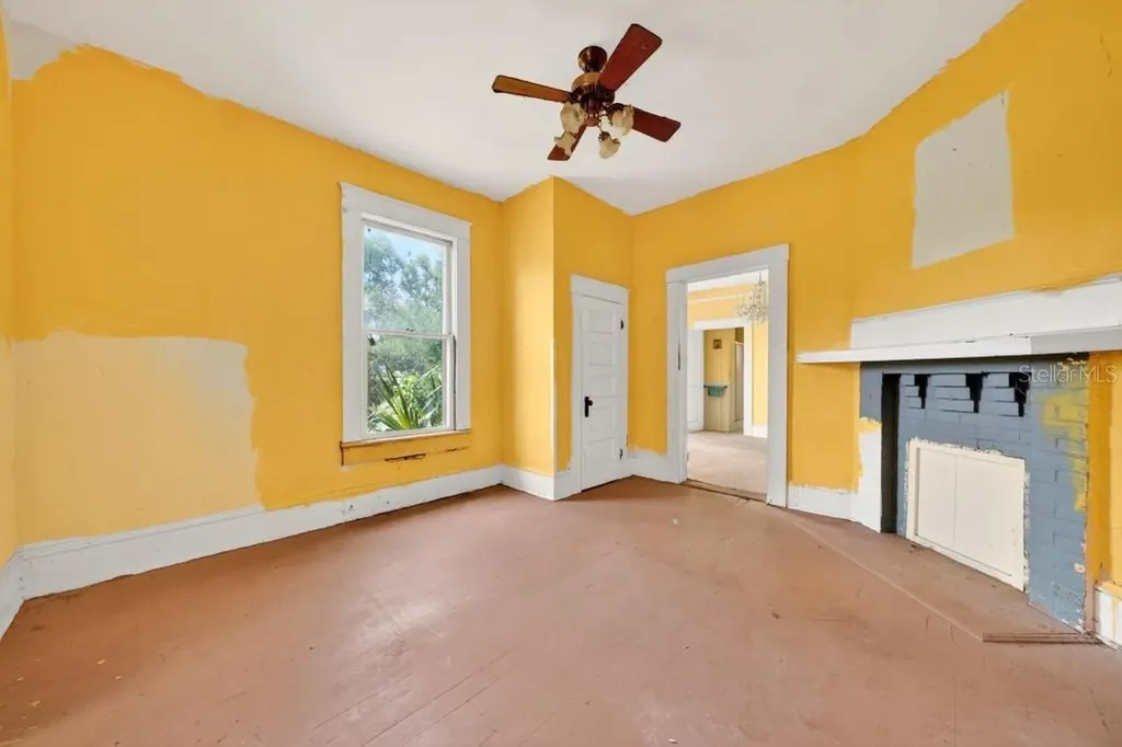 102 S Trowell Avenue Umatilla FL 32784