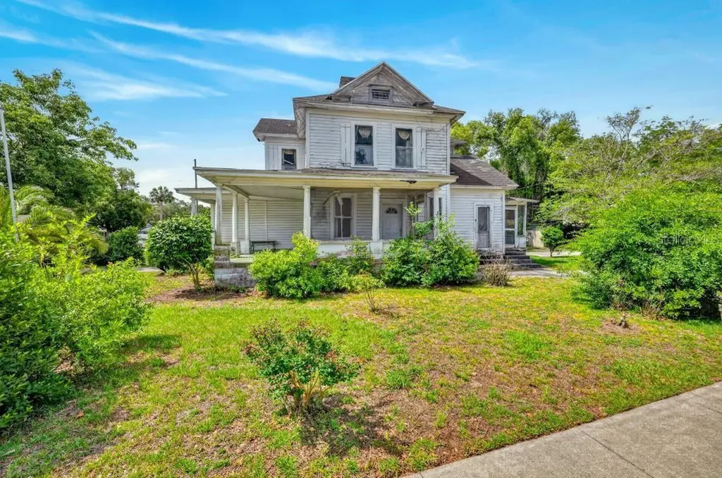 102 S Trowell Avenue Umatilla FL 32784
