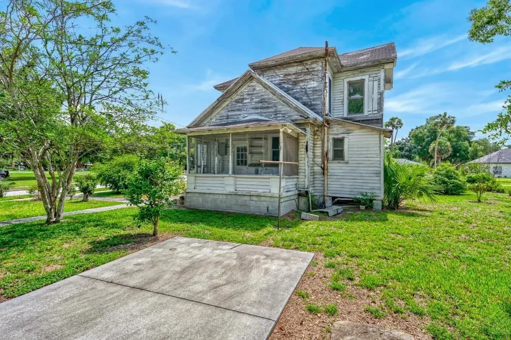 102 S Trowell Avenue Umatilla FL 32784