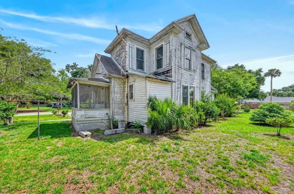 102 S Trowell Avenue Umatilla FL 32784