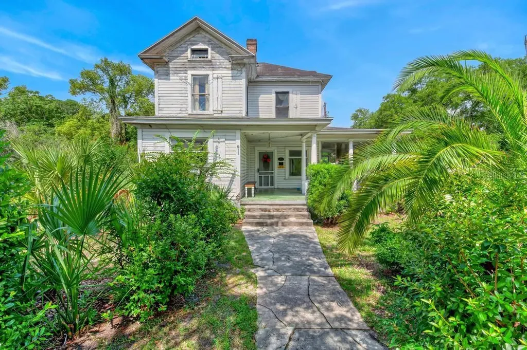 102 S Trowell Avenue Umatilla FL 32784