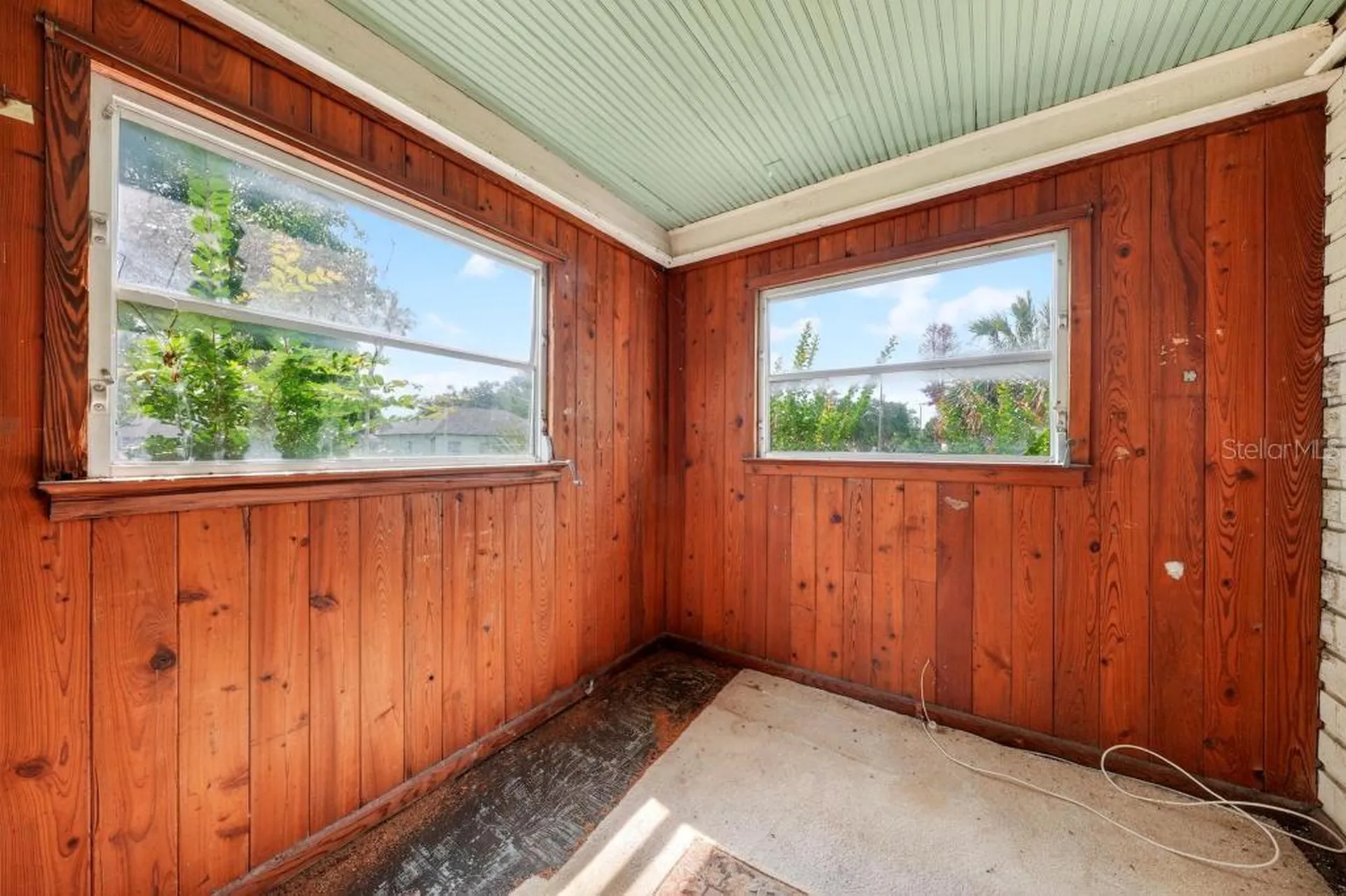 102 S Trowell Avenue Umatilla FL 32784