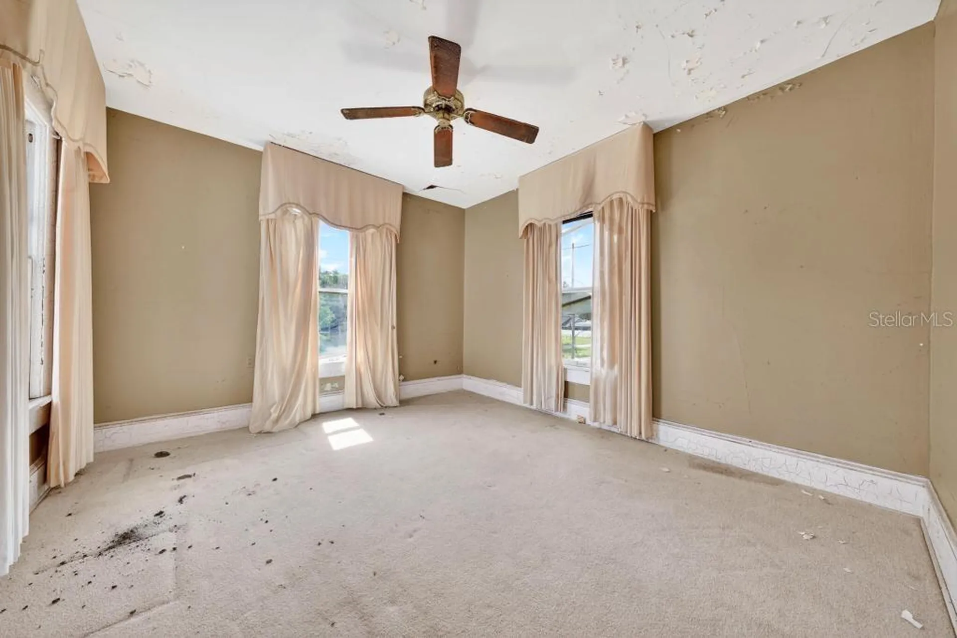 102 S Trowell Avenue Umatilla FL 32784