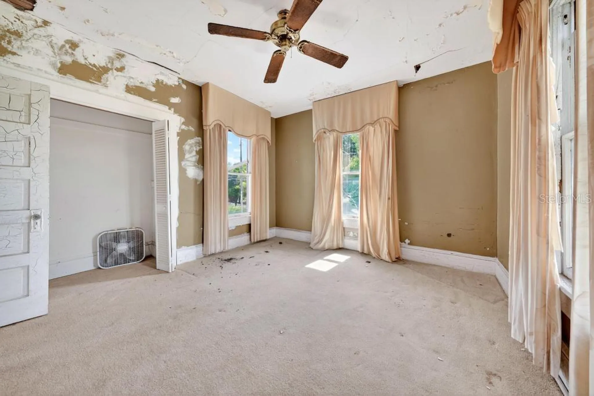 102 S Trowell Avenue Umatilla FL 32784