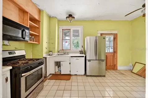 102 S Trowell Avenue Umatilla FL 32784