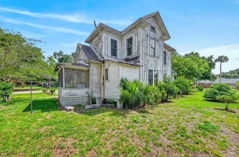 102 S Trowell Avenue Umatilla FL 32784