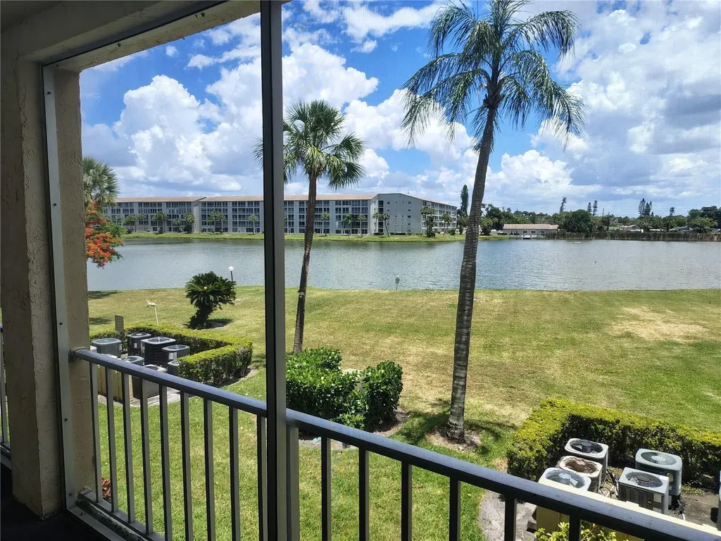 3737 Lake Bayshore Drive Bradenton FL 34205